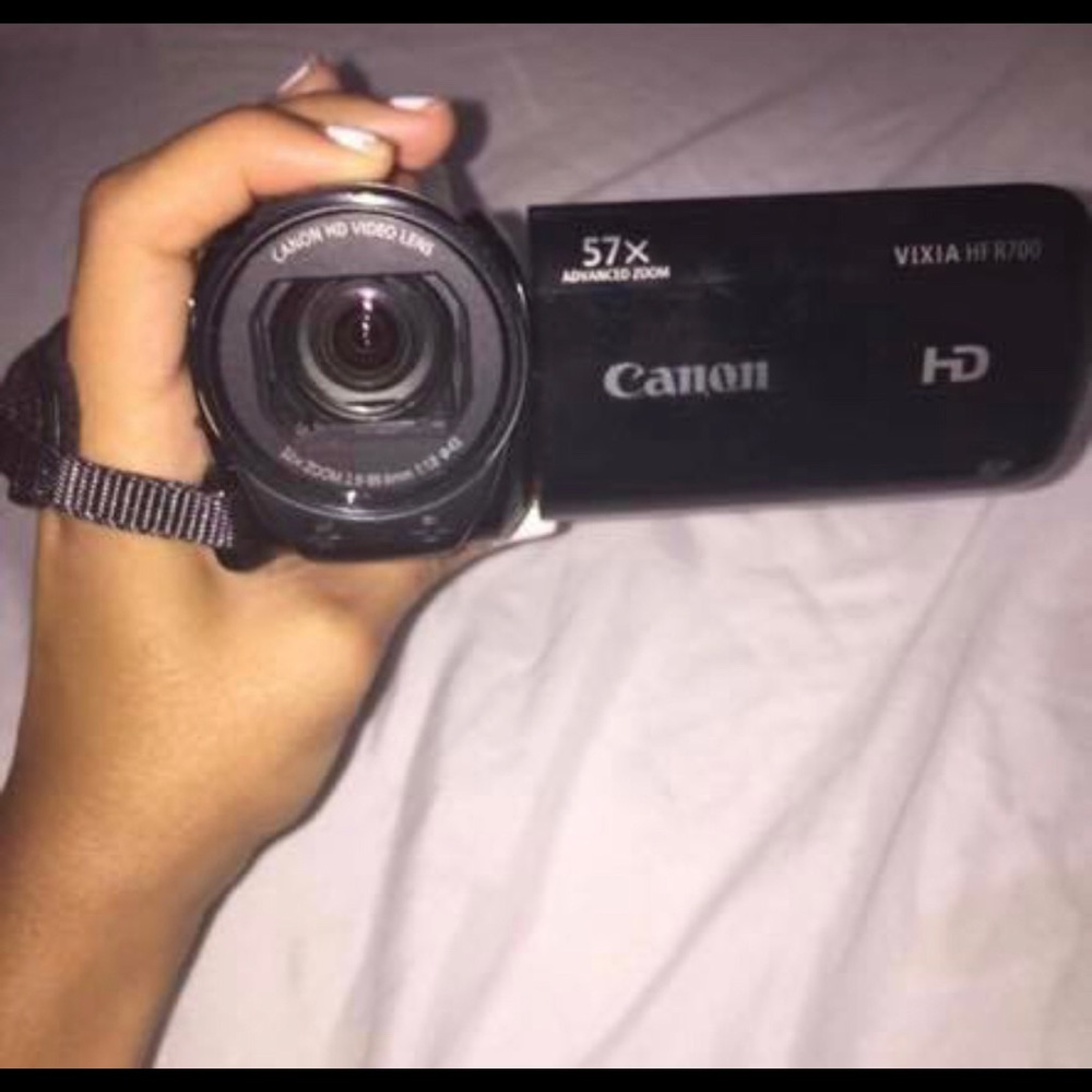 Canon Vixia  HF R700 video camera